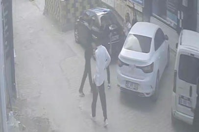 Darbedilen kadını kurtarmak isterken bıçaklı saldırıya uğradı