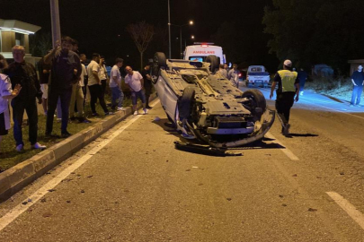 Bursa'da kamyonetle çarpışan otomobil takla attı: 2 yaralı