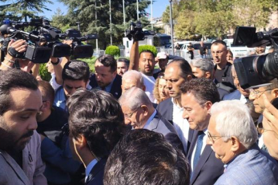 Davutoğlu ifade vermek üzere adliyeye geldi