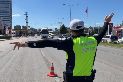 Bursa'da belgesi olmayan TIR ve kamyonlar polisten kaçamadı