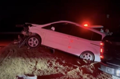 Bursa'da kontrolden çıkan otomobil rampada asılı kaldı