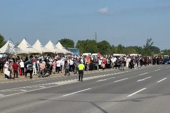 Düğün salonu yerine Tayyip Erdoğan'ı karşılamaya gittiler