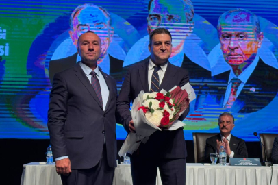 MHP Bursa’da bayrak değişimi: Yeni il başkanı Mehmet Emin Özcanbaz