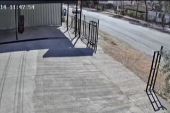 Bursa'da baba ve oğlunun ölümden döndüğü kaza kamerada