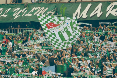 Bursaspor taraftarından Kızılyıldız’a pankartlı yanıt