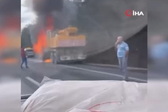 Bursa'da iş makinesi alev alev yandı