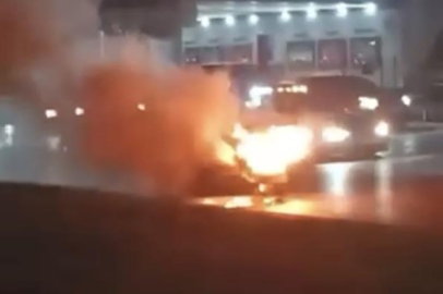 Bursa'da seyir halindeki otomobil küle döndü