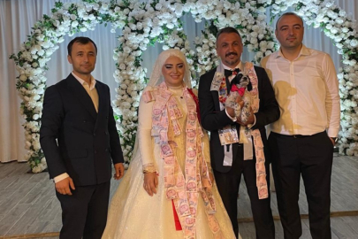 Düğünde altın yerine köpek taktı
