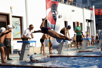 Mudanya Belediyesporlu yüzücüler madalyaları topladı