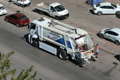 Elektrikli çöp kamyonu İnegöl sokaklarında test edildi