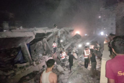 Gazze’de daha önce hasar gören bina yıkıldı: En az 8 ölü