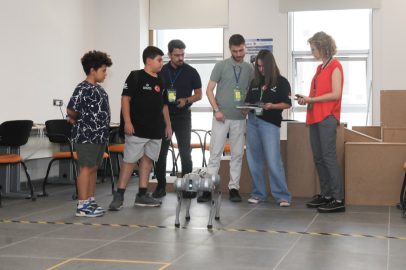 Ortaokul ve lise öğrencileri BTÜ’de robotlarla tanıştı