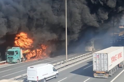 TEM Otoyolu'nda seyir halindeki TIR alev alev yandı