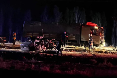 Kamyon ile otomobil kafa kafaya çarpıştı: 1 ölü, 1 yaralı
