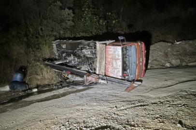 Bursa’da devrilen iş makinesinin sürücüsü kurtarıldı