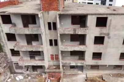 Karacabey'de 30 yıldır tamamlanmayan bina tedirgin ediyor