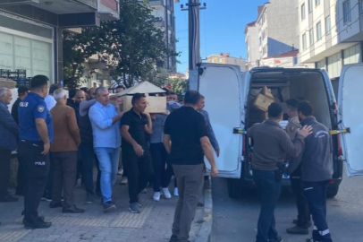 Tartıştığı eşini bıçakla öldürdü