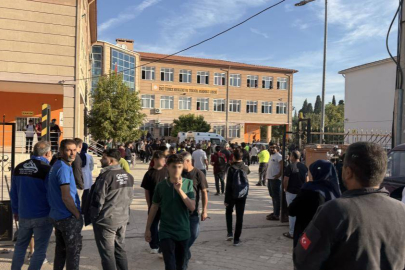 Manisa'da okul önünde silahlı saldırı: Yaralılar var