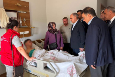 Vali Özkan'dan yaralı öğrencilere ziyaret