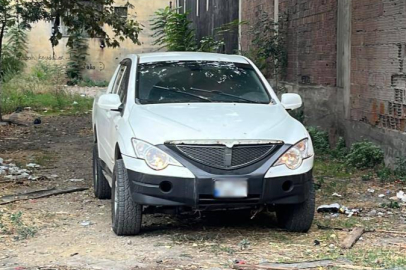 Bursa'da kendini otomobile kilitledi, polisleri uğraştırdı