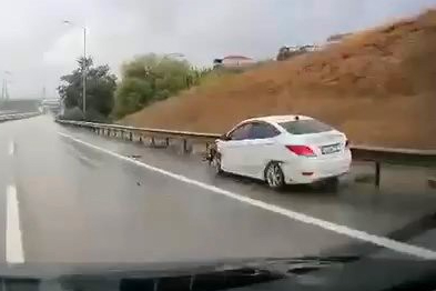 Bursa'da yağışlı havada hız yaptı, kaza kaçınılmaz oldu