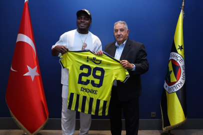 Emmanuel Emenike'den, Fenerbahçe'ye ziyaret