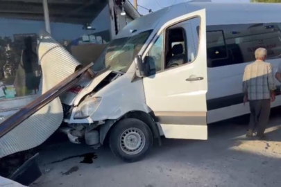 İşçi servisi dükkana daldı: 10 yaralı