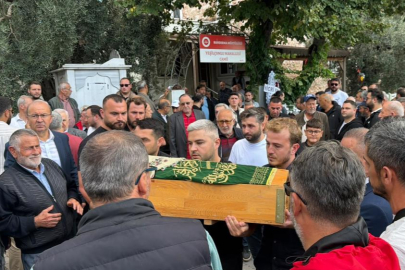 Kazada hayatını kaybeden hamile anne, 3 yaşındaki kızı ve bebeği toprağa verildi