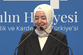 AK Partili Fatma Betül Sayan Kaya görevlerinden istifa etti
