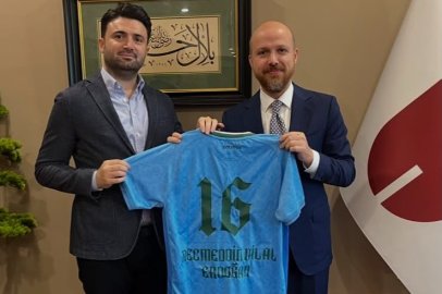 Bursaspor Başkanı Çelik’ten Bilal Erdoğan’a özel forma