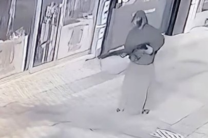 Etek giyip iş yeri kurşunladılar