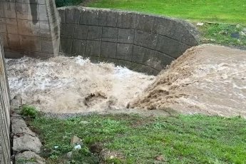 Bursa'da etkili olan sağanak, Kaplıkaya Deresi'ni coşturdu