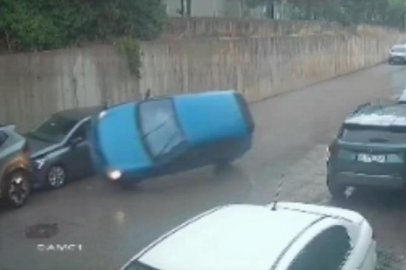 Bursa'da kontrolden çıkan araç ters döndü: 3 yaralı