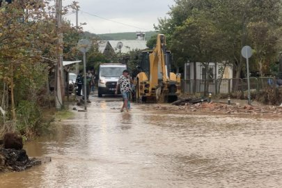 Sağanak sonrası Mudanya'da yollar göle döndü