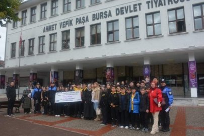 Bursa'da polisten öğrencilere tiyatro sürprizi