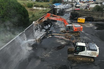 Gemlik’te depreme dayanıksız yapıya kontrollü yıkım