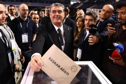 Başkan Serdal Adalı, oyunu kullandı