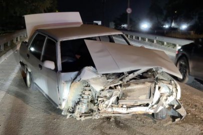 Bursa'da kontrolden çıkan araç bariyerlere çarptı: 2 yaralı