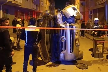 Bursa'da minibüsü devirdi, arkasına bakmadan kaçtı