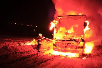 Yolcu otobüsü alev topuna döndü