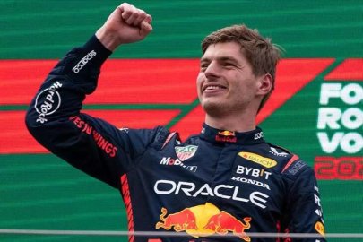 Singapur'da kazanan Max Verstappen