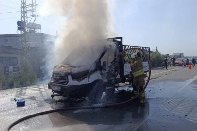 Alevlere teslim olan pikap küle döndü