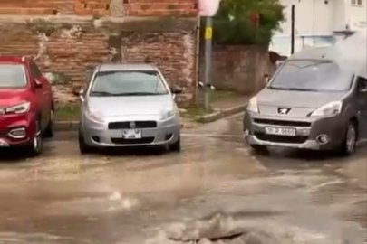 Bursa’da pazar yerleri ve sokaklar göle döndü