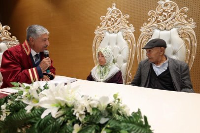 86'sında damat, 72'sinde gelin oldu