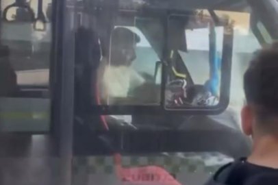 Bursa'da şoförlerin yol tartışması kamerada