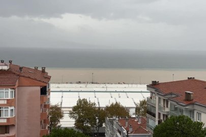 Bursa’da sel suları denizi çamura buladı