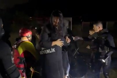 Selde mahsur kalan ünlü oyuncu kurtarıldı