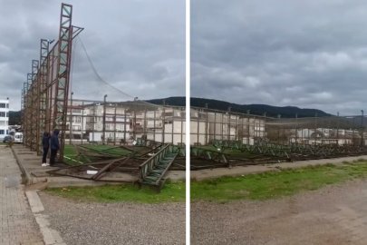 Bursa'da halı saha direkleri fırtınaya teslim oldu