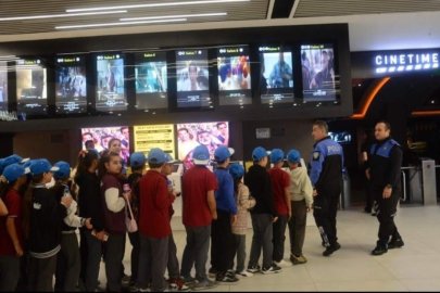 Bursa polisi, öğrencileri sinemayla buluşturdu