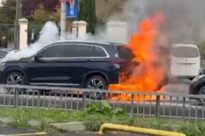 Park halindeki araç alev alev yandı